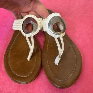 MADELINE STUART White thong flat sandals size 9